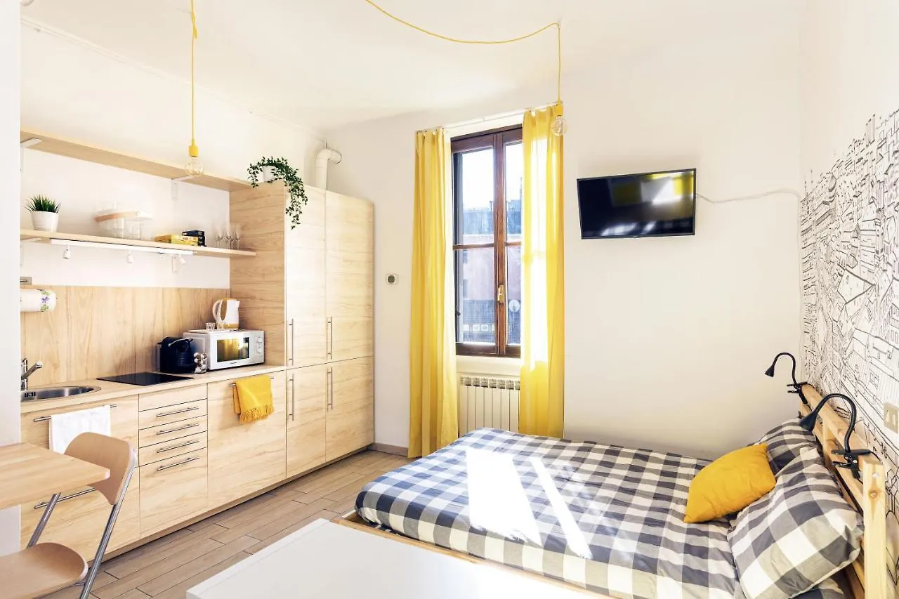 A Yellow Touch - Modern Studio In Isola Milano
