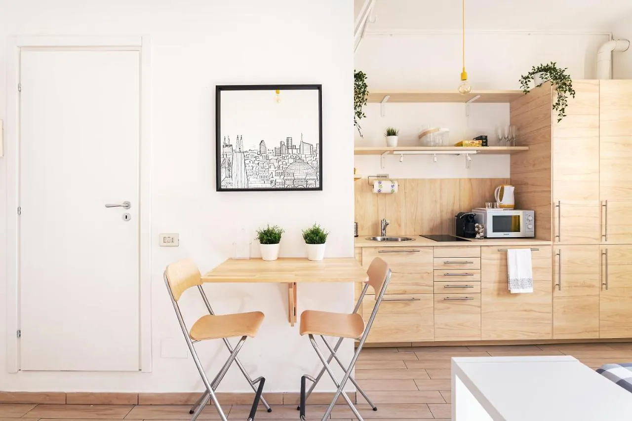 A Yellow Touch - Modern Studio In Isola Milano Itálie
