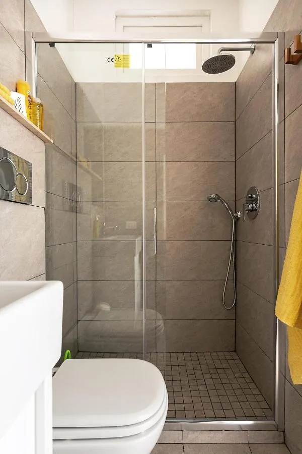 A Yellow Touch - Modern Studio In Isola Milano 0*,