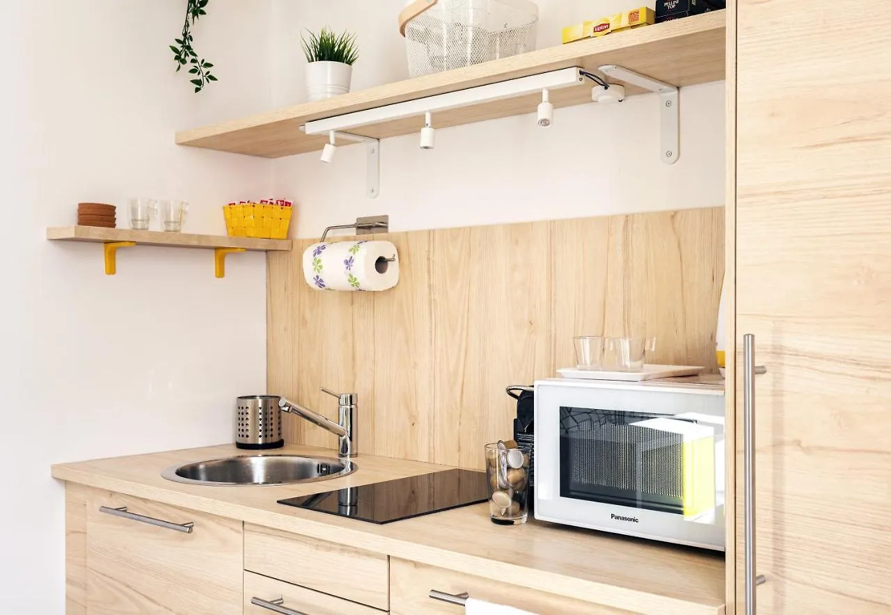 A Yellow Touch - Modern Studio In Isola Milano Italia
